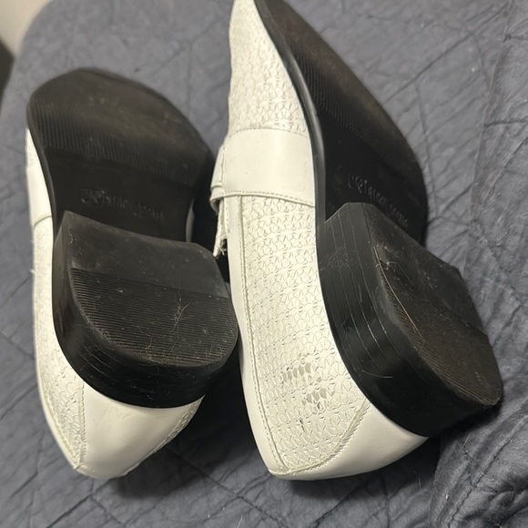 Stacy Adam’s 9.5 Size Men's White Loafers with Silver Accent - Picture 3 of 5